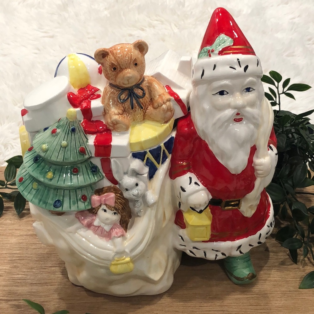 Sigma Santa cookie jar